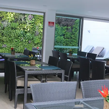 Varanasi Boutique Aeropuerto Hotel 4*